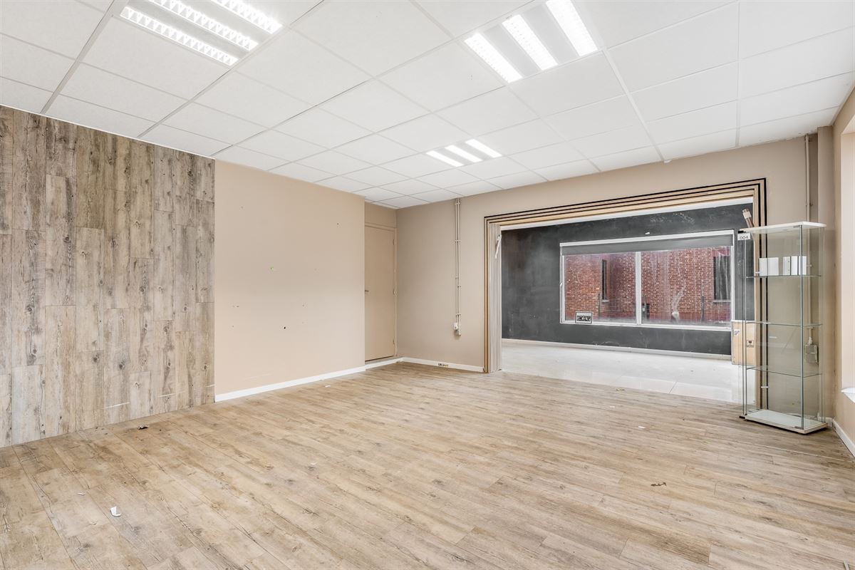 HANDELSHUIS MET RUIM HANDELSPAND EN 2 WOONENTITEITEN OP PERCEEL VAN 9A68CA TE KOERSEL