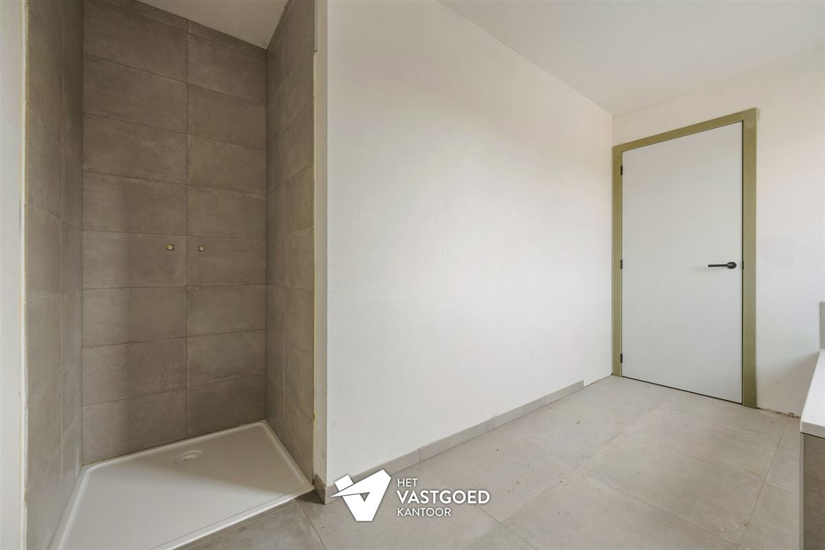 MODERNE AFGEWERKTE NIEUWBOUWWONING OP CENTRALE EN RUSTIGE LIGGING TE PEER