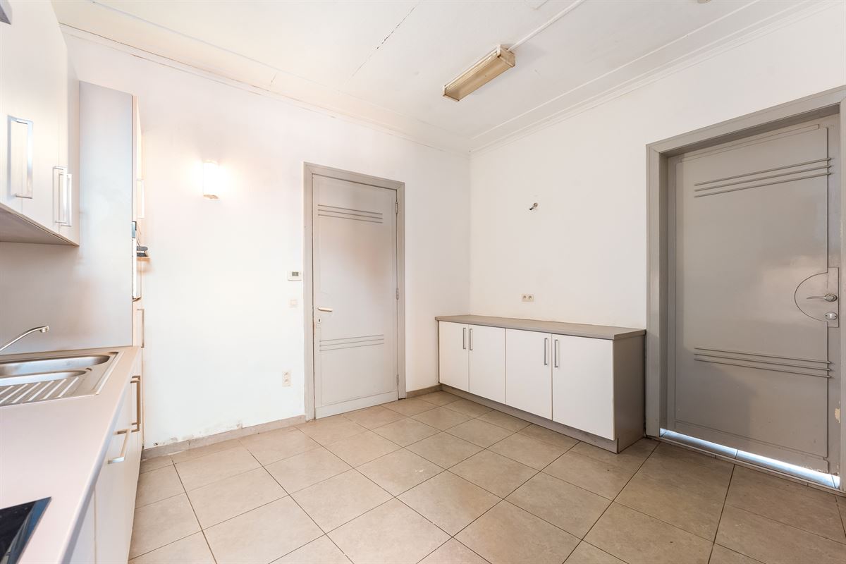 RUIM APPARTEMENT VAN 199 M² MET 2 SLAAPKAMERS, TUIN EN TERRAS OP TOPLOCATIE IN BALEN CENTRUM!