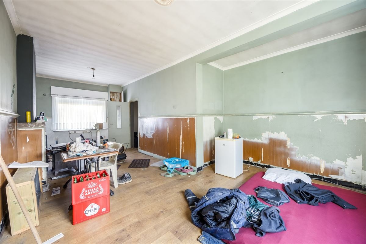 UNIEKE TE RENOVEREN KARAKTERVOLLE LANGGEVELHOEVE UITERST RUSTIG GELEGEN TE OOSTHAM