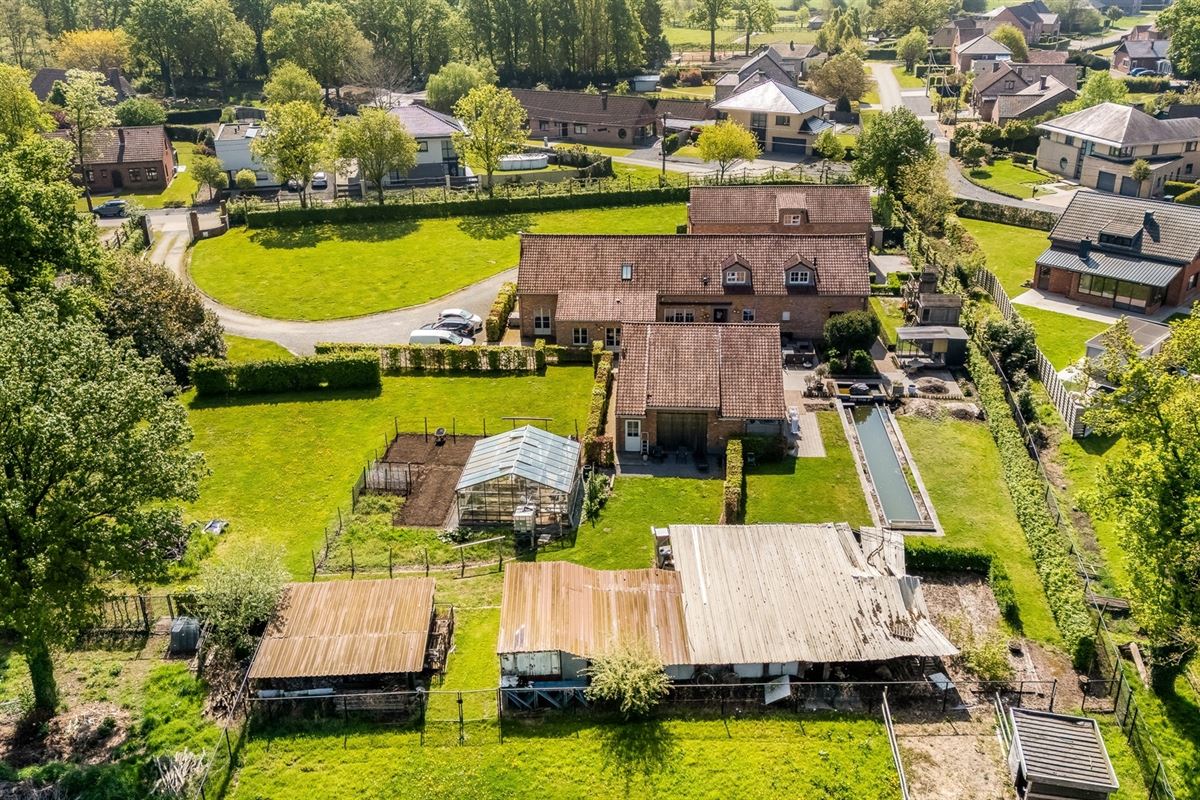 UNIEK EIGENDOM TE PAAL OP PERCEEL VAN MAAR LIEFST 1,2 HECTARE