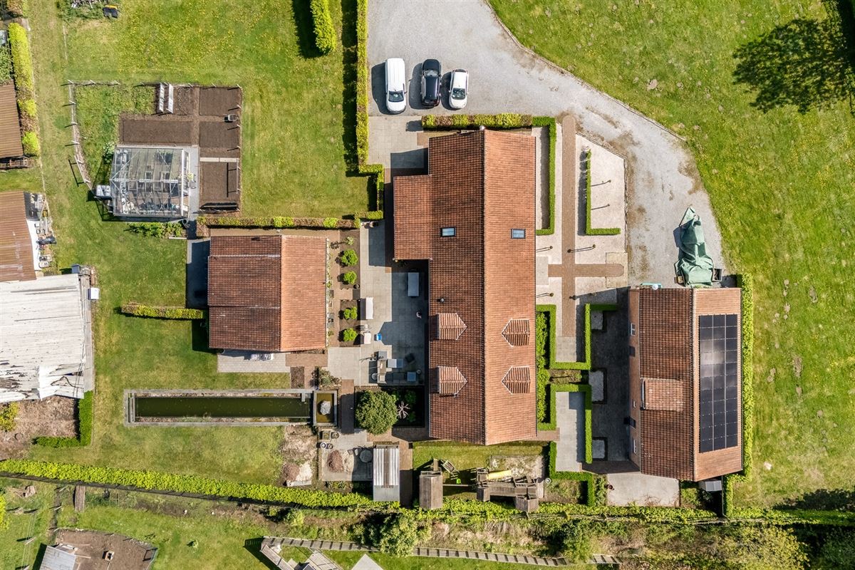UNIEK EIGENDOM TE PAAL OP PERCEEL VAN MAAR LIEFST 1,2 HECTARE