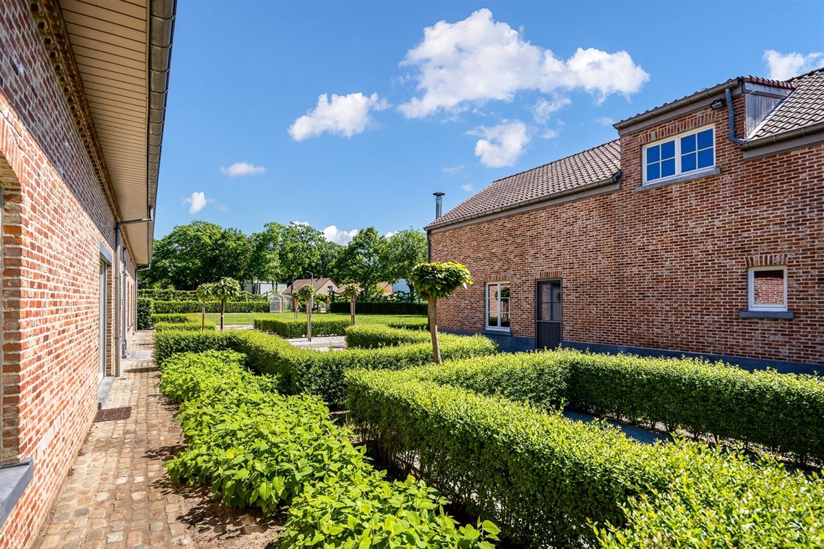 UNIEK EIGENDOM TE PAAL OP PERCEEL VAN MAAR LIEFST 1,2 HECTARE