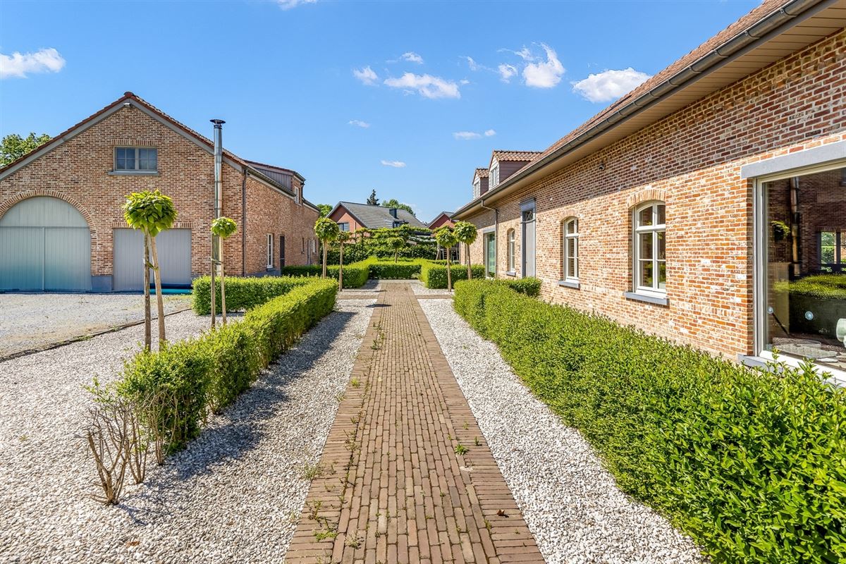 UNIEK EIGENDOM TE PAAL OP PERCEEL VAN MAAR LIEFST 1,2 HECTARE