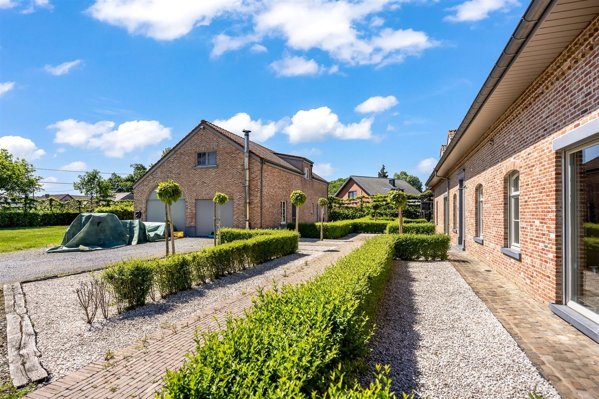 UNIEK EIGENDOM TE PAAL OP PERCEEL VAN MAAR LIEFST 1,2 HECTARE