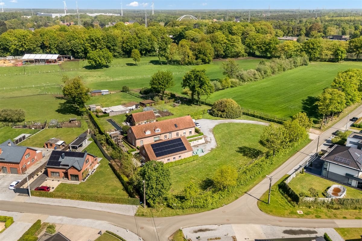 UNIEK EIGENDOM TE PAAL OP PERCEEL VAN MAAR LIEFST 1,2 HECTARE