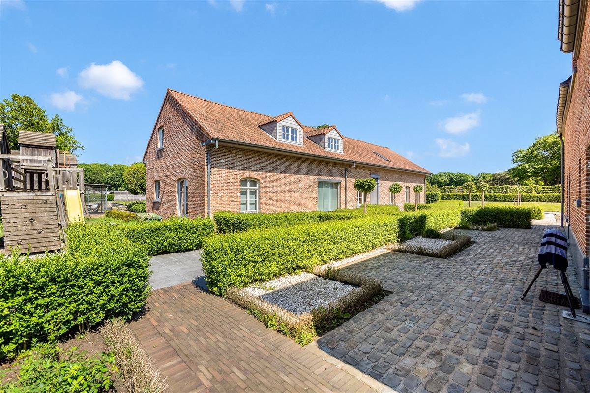 UNIEK EIGENDOM TE PAAL OP PERCEEL VAN MAAR LIEFST 1,2 HECTARE