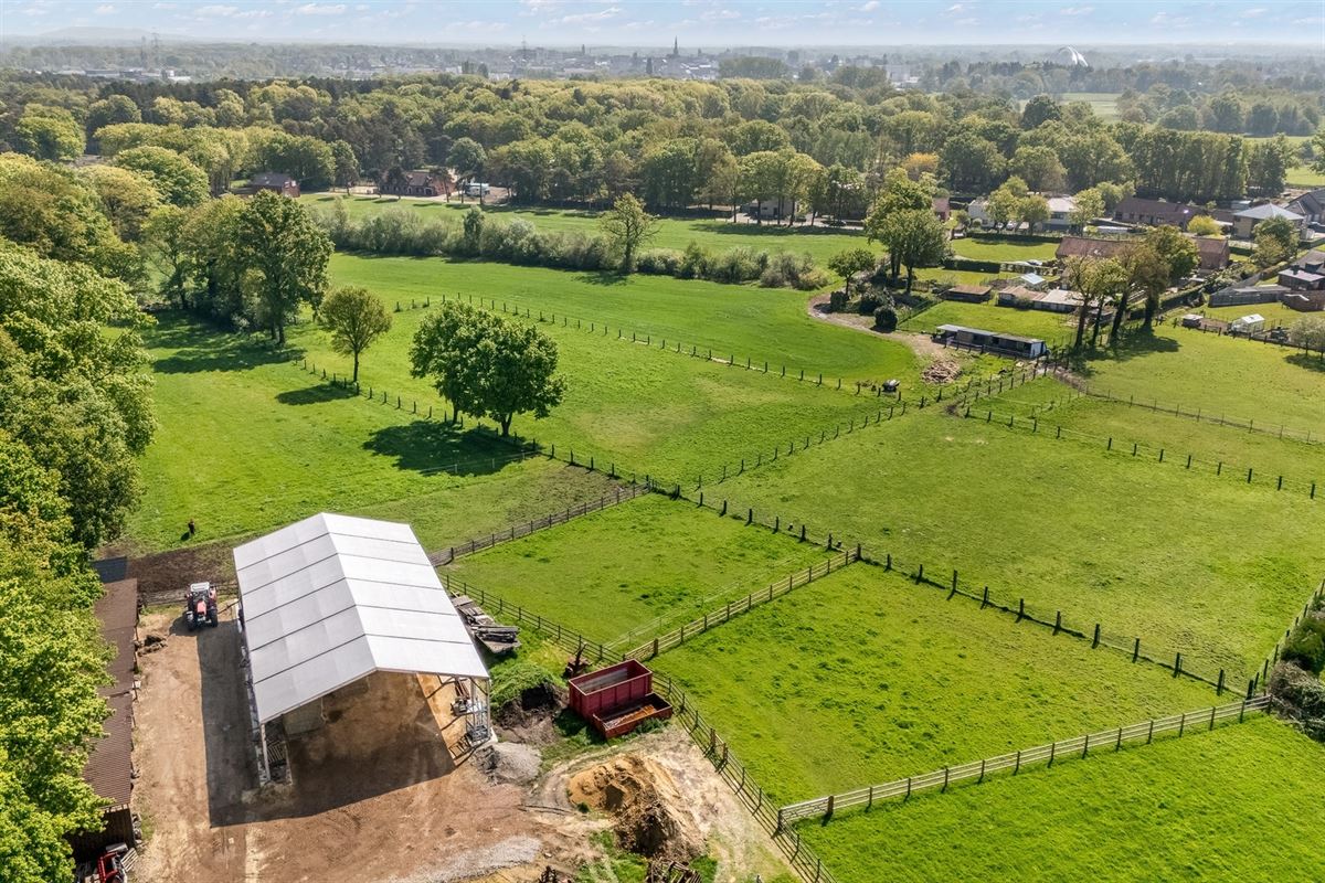 UNIEK EIGENDOM TE PAAL OP PERCEEL VAN MAAR LIEFST 1,2 HECTARE