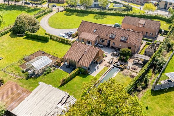 UNIEK EIGENDOM TE PAAL OP PERCEEL VAN MAAR LIEFST 1,2 HECTARE