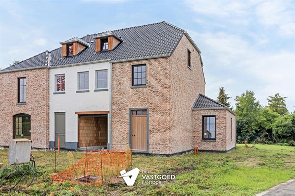 NIEUWBOUWWONING MET 3 SLAAPKAMERS EN INPANDIGE GARAGE UITERST CENTRAAL DOCH RUSTIG GELEGEN TE ZONHOVEN