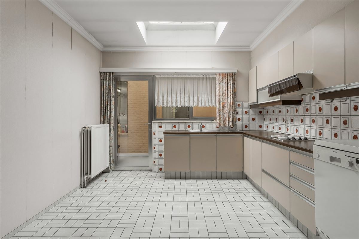CENTRAAL GELEGEN, RUIME WONING (415M2)