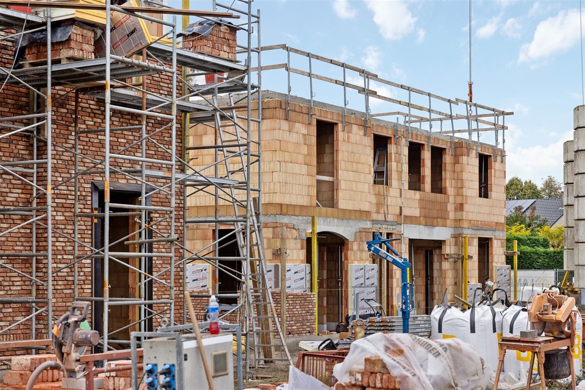 NIEUWBOUWWONING MET 3 SLAAPKAMERS EN INPANDIGE GARAGE UITERST CENTRAAL DOCH RUSTIG GELEGEN TE ZONHOVEN