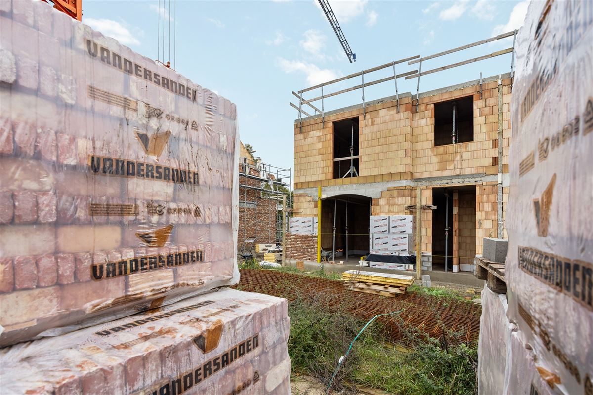 NIEUWBOUWWONING MET 3 SLAAPKAMERS UITERST CENTRAAL DOCH RUSTIG GELEGEN TE ZONHOVEN
