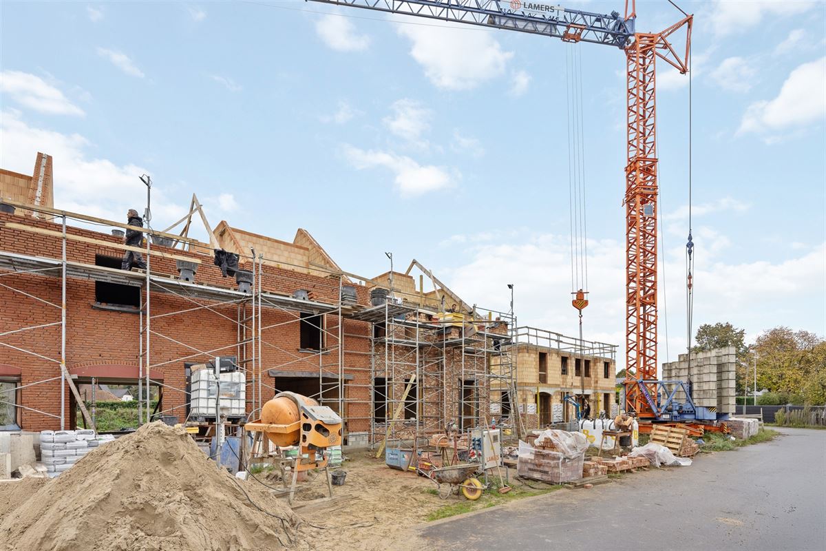 NIEUWBOUWWONING MET 3 SLAAPKAMERS EN INPANDIGE GARAGE UITERST CENTRAAL DOCH RUSTIG GELEGEN TE ZONHOVEN