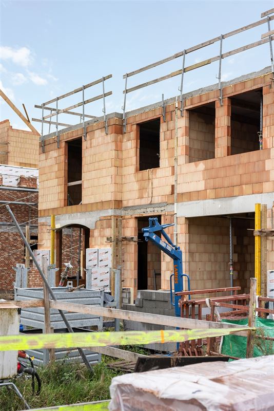 NIEUWBOUWWONING MET 3 SLAAPKAMERS EN INPANDIGE GARAGE UITERST CENTRAAL DOCH RUSTIG GELEGEN TE ZONHOVEN