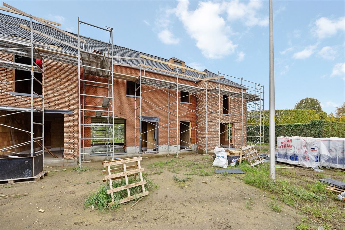 NIEUWBOUWWONING MET 3 SLAAPKAMERS UITERST CENTRAAL DOCH RUSTIG GELEGEN TE ZONHOVEN