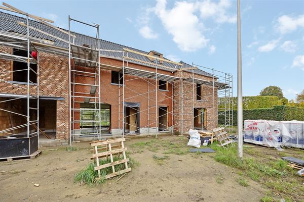 NIEUWBOUWWONING MET 3 SLAAPKAMERS UITERST CENTRAAL DOCH RUSTIG GELEGEN TE ZONHOVEN
