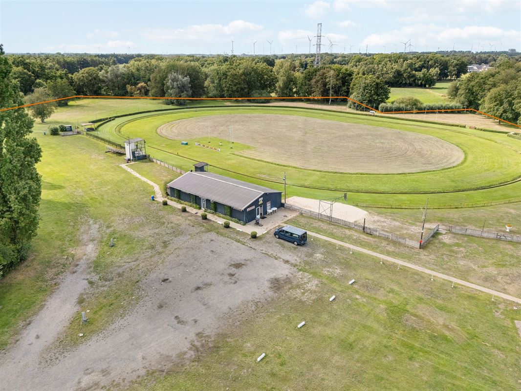 PERCEEL VAN CIRCA 6 HECTARE LANDSCHAPPELIJK WAARDEVOL AGRARISCH GEBIED TE PAAL