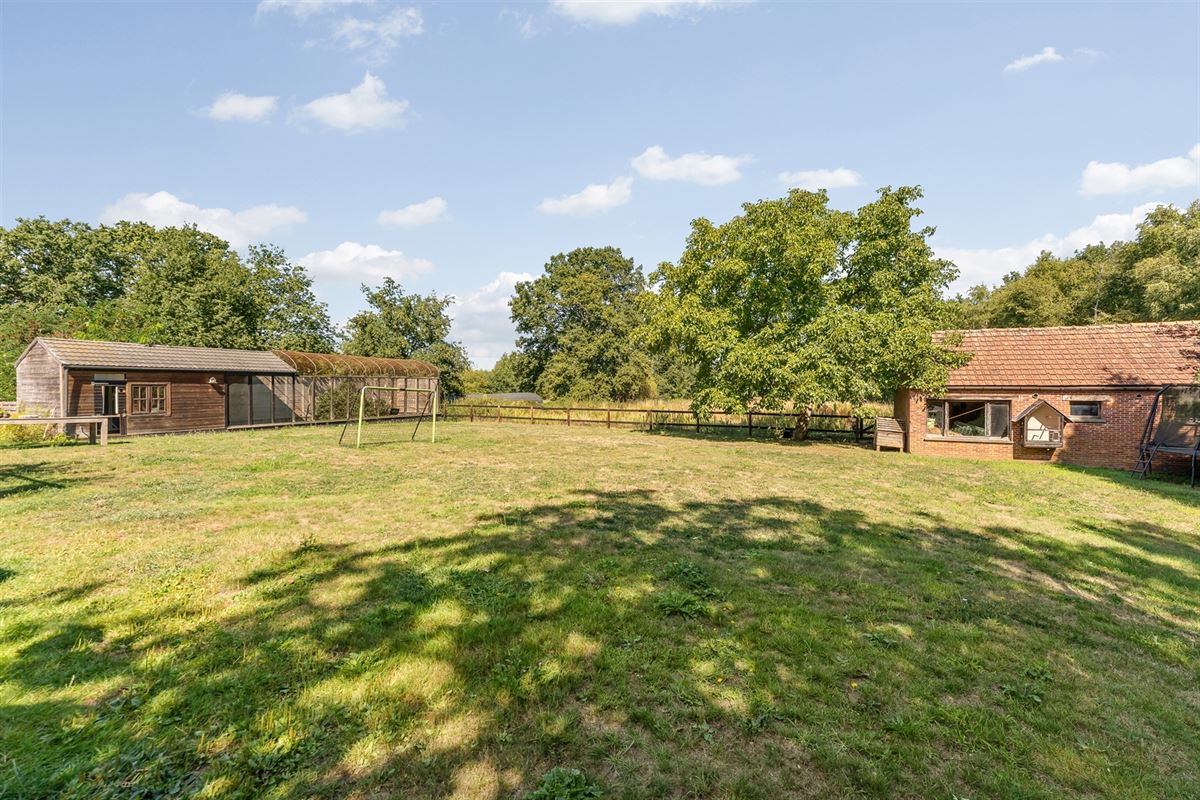 PERFECT ONDERHOUDEN WONING OP EEN PRACHTIG PERCEEL VAN 1,3 HECTARE IN KOERSEL