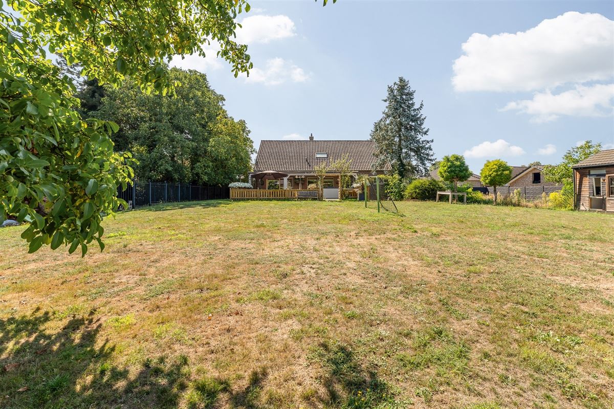 PERFECT ONDERHOUDEN WONING OP EEN PRACHTIG PERCEEL VAN 1,3 HECTARE IN KOERSEL