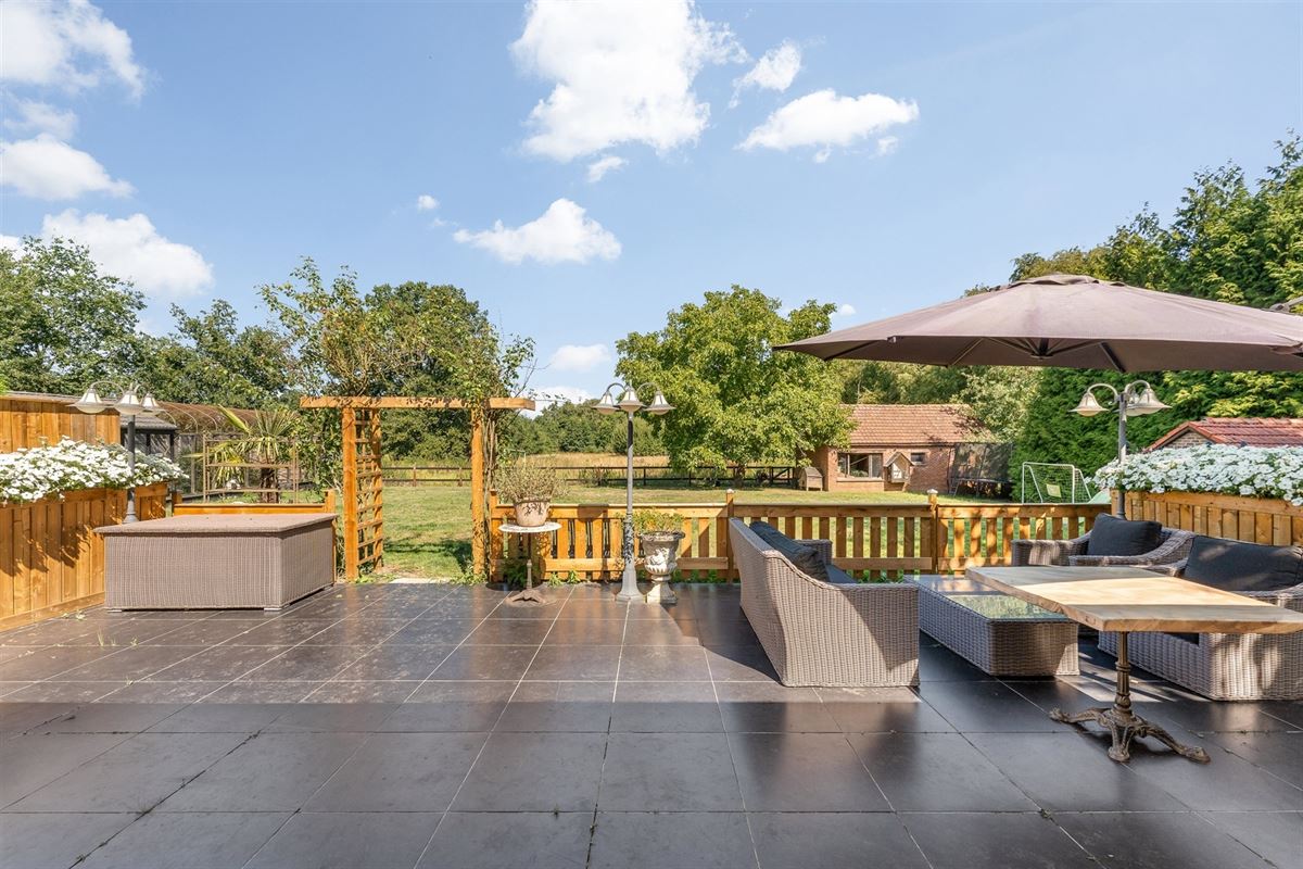 PERFECT ONDERHOUDEN WONING OP EEN PRACHTIG PERCEEL VAN 1,3 HECTARE IN KOERSEL