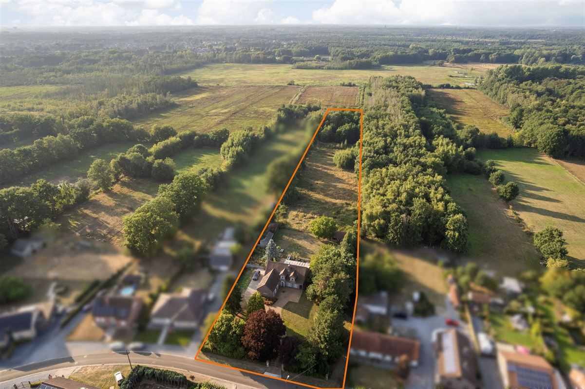 PERFECT ONDERHOUDEN WONING OP EEN PRACHTIG PERCEEL VAN 1,3 HECTARE IN KOERSEL