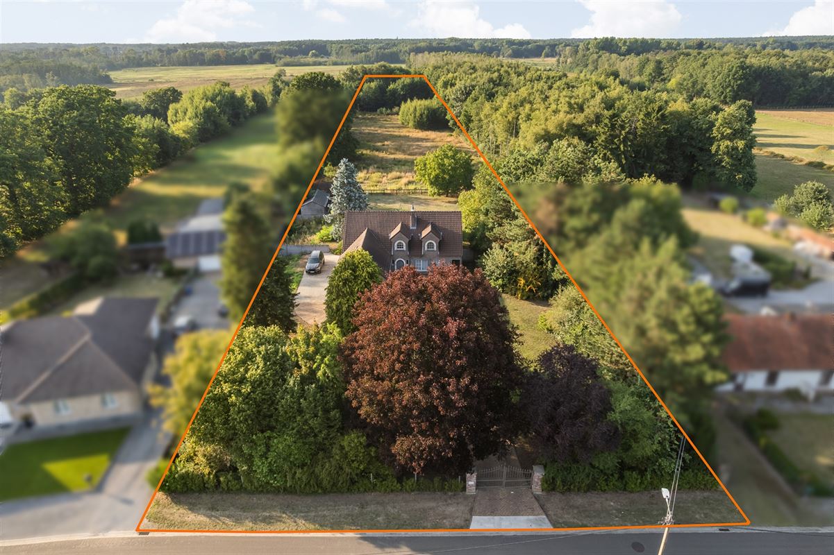 PERFECT ONDERHOUDEN WONING OP EEN PRACHTIG PERCEEL VAN 1,3 HECTARE IN KOERSEL