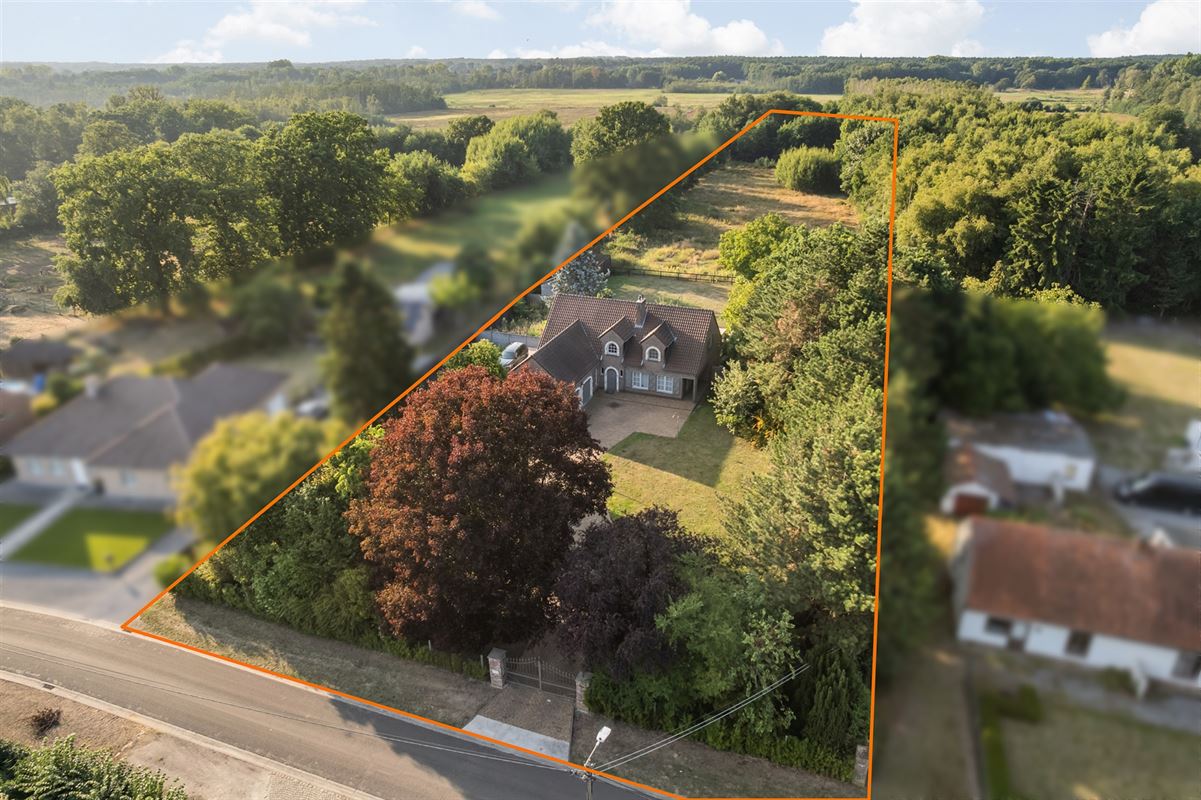 PERFECT ONDERHOUDEN WONING OP EEN PRACHTIG PERCEEL VAN 1,3 HECTARE IN KOERSEL
