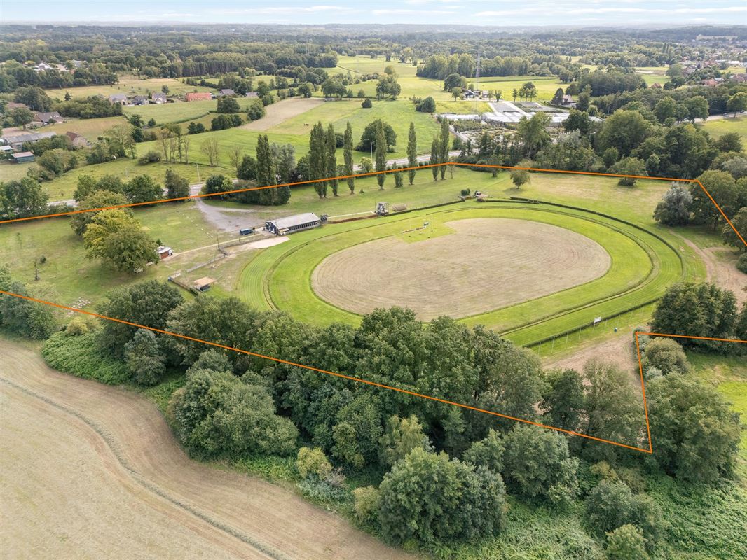 PERCEEL VAN CIRCA 6 HECTARE LANDSCHAPPELIJK WAARDEVOL AGRARISCH GEBIED TE PAAL