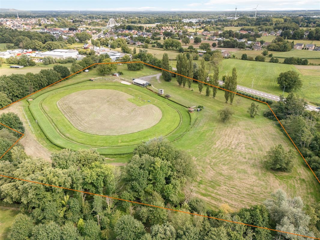 PERCEEL VAN CIRCA 6 HECTARE LANDSCHAPPELIJK WAARDEVOL AGRARISCH GEBIED TE PAAL
