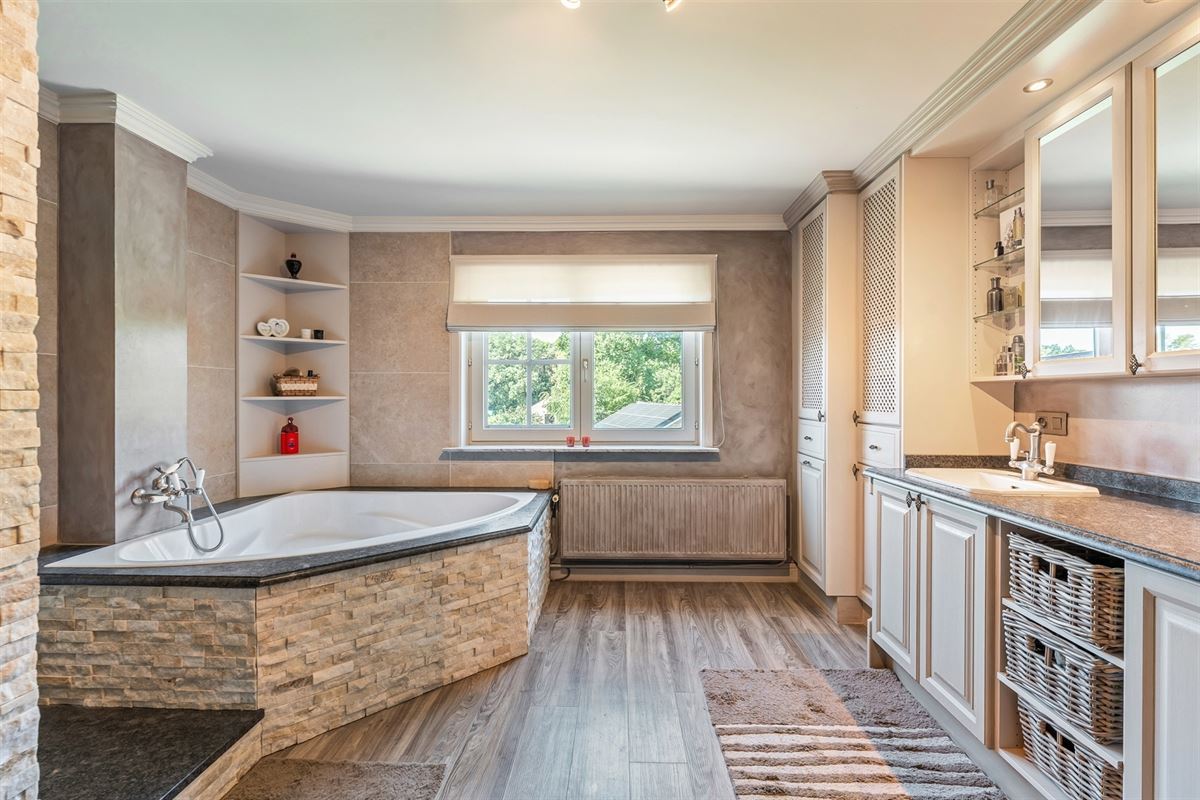 PERFECT ONDERHOUDEN WONING OP EEN PRACHTIG PERCEEL VAN 1,3 HECTARE IN KOERSEL