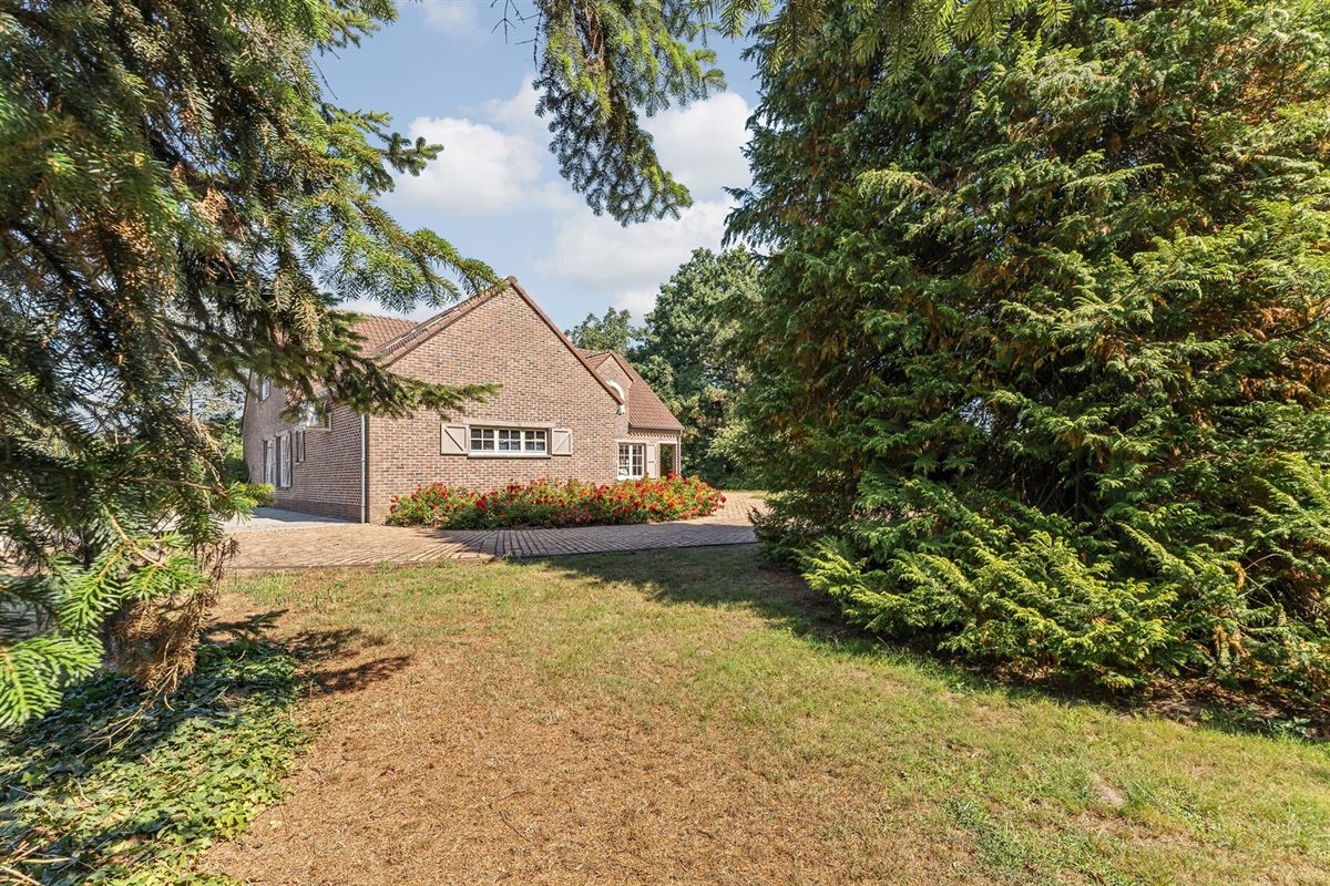 PERFECT ONDERHOUDEN WONING OP EEN PRACHTIG PERCEEL VAN 1,3 HECTARE IN KOERSEL