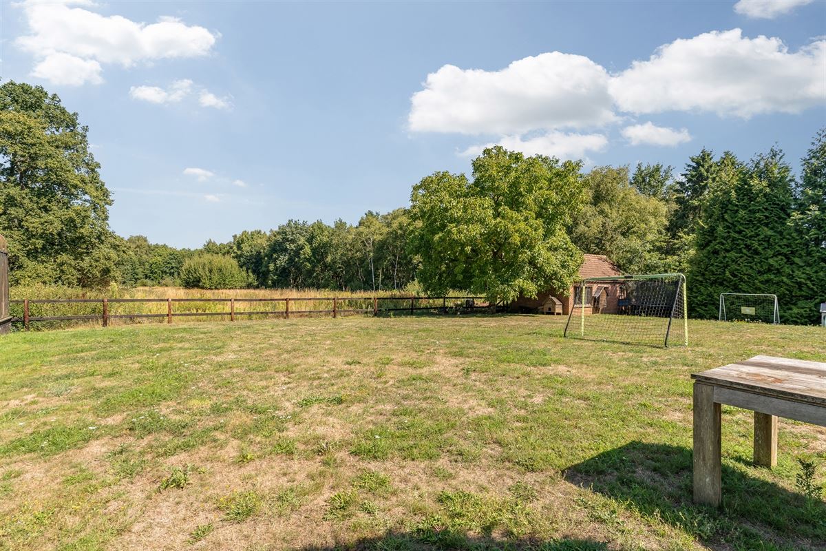 PERFECT ONDERHOUDEN WONING OP EEN PRACHTIG PERCEEL VAN 1,3 HECTARE IN KOERSEL