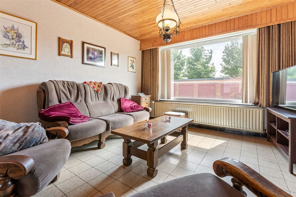 PERFECT ONDERHOUDEN WONING MET ACHTERINRIT NAAR TUIN IN BERINGEN CENTRUM