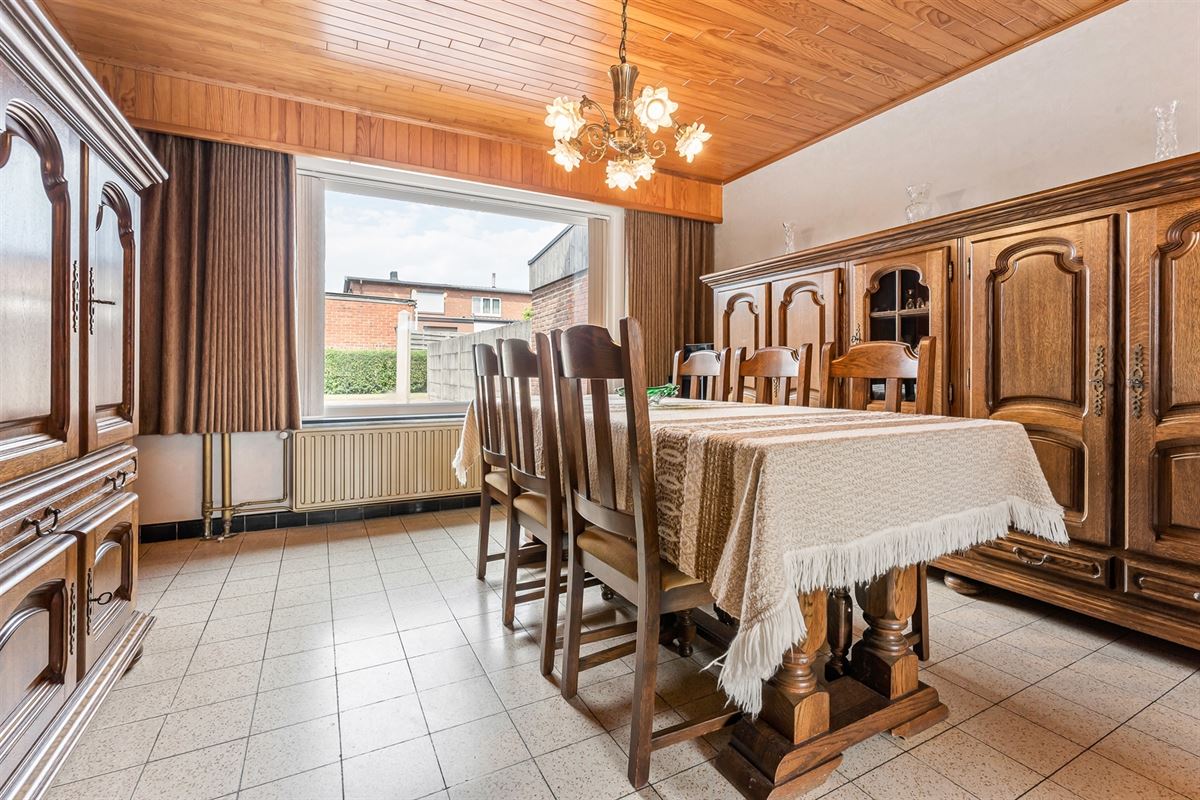 PERFECT ONDERHOUDEN WONING MET ACHTERINRIT NAAR TUIN IN BERINGEN CENTRUM