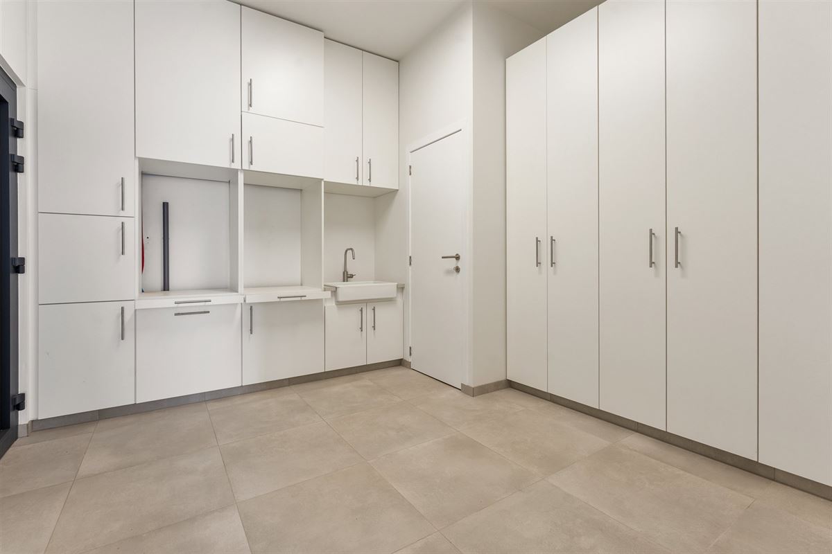 RECENT GERENOVEERDE WONING (175M²) MET HOBBY-/WERKRUIMTE VAN 212M² IN HASSELT CENTRUM
