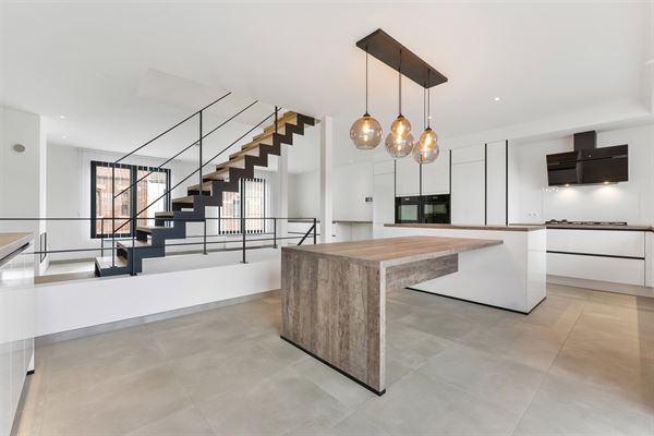 RECENT GERENOVEERDE WONING (175M²) MET HOBBY-/WERKRUIMTE VAN 212M² IN HASSELT CENTRUM