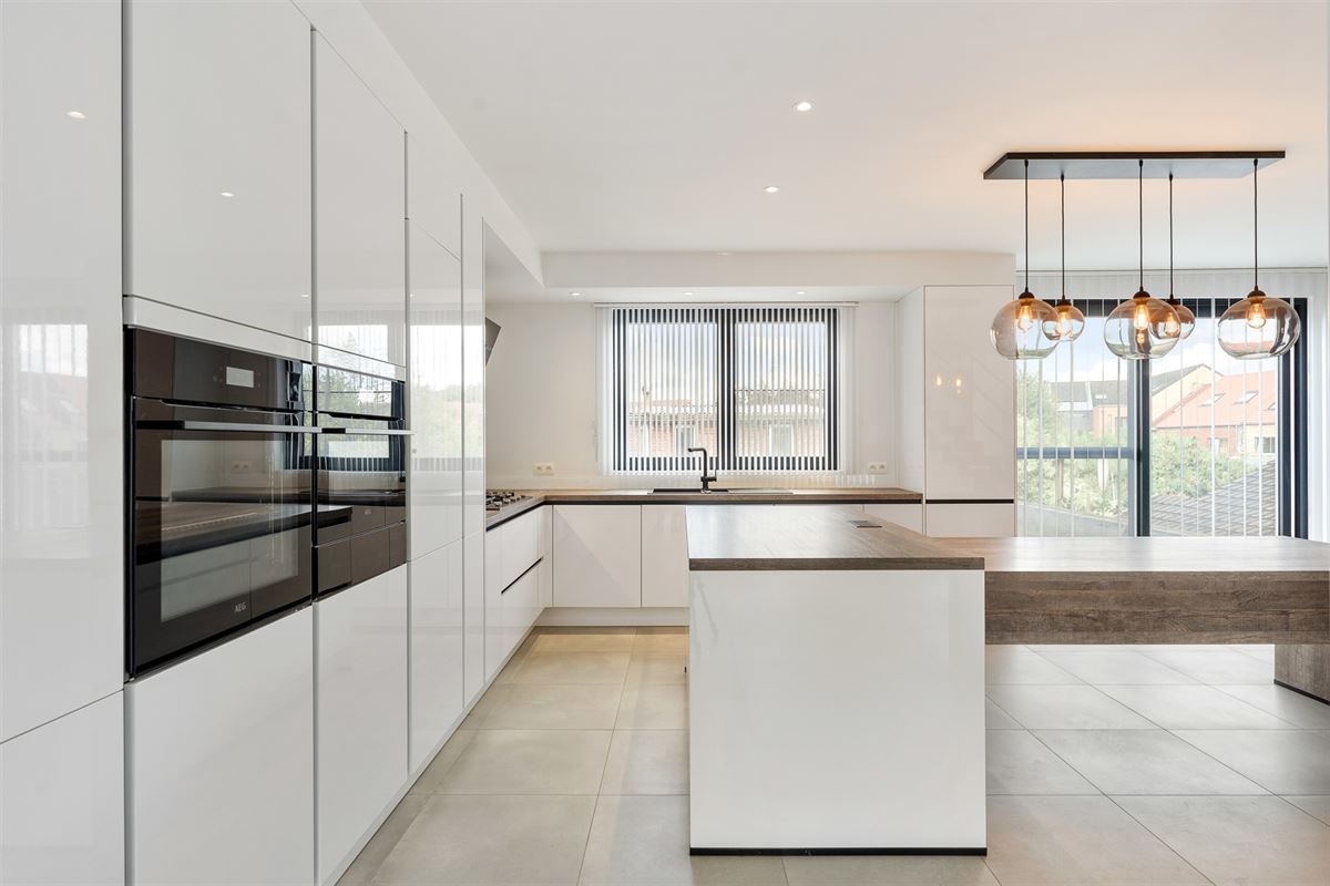 RECENT GERENOVEERDE WONING (175M²) MET HOBBY-/WERKRUIMTE VAN 212M² IN HASSELT CENTRUM