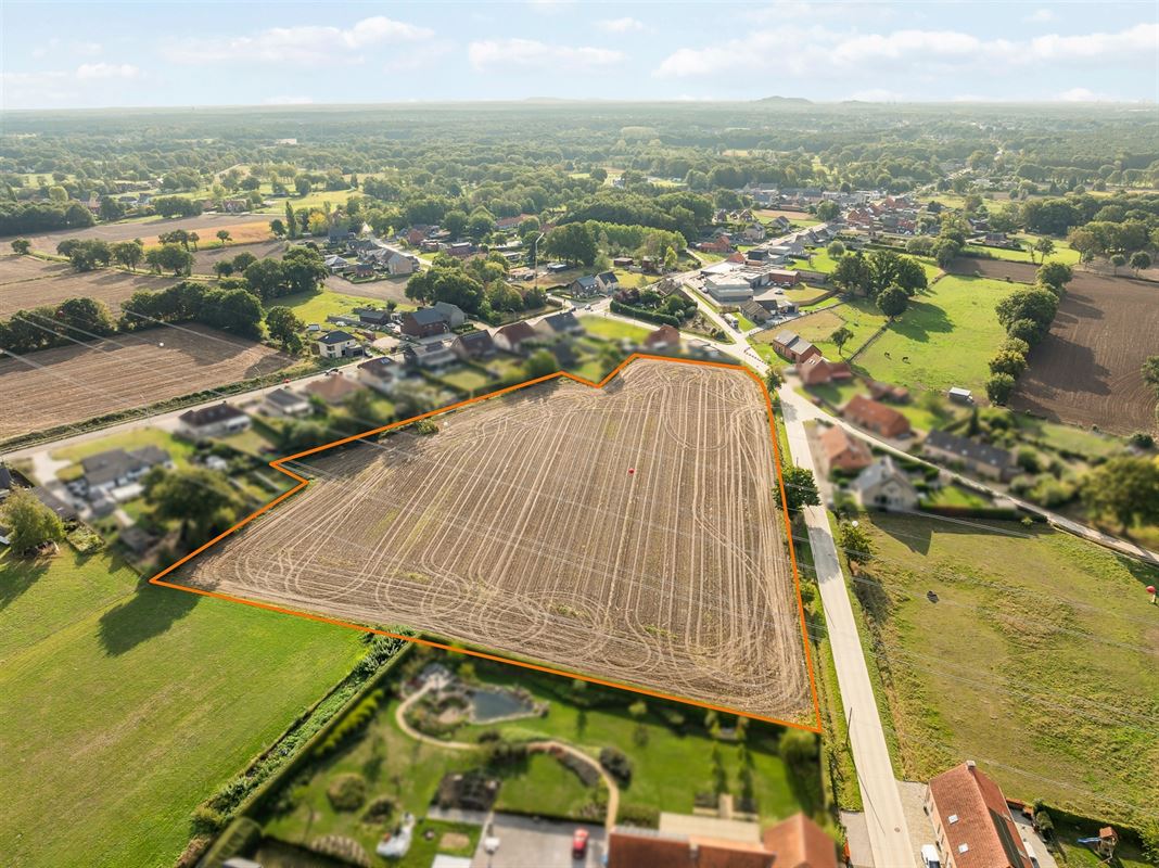 UITZONDERLIJK PERCEEL BOUWGROND MET WEILAND OP TOTALE OPPERVLAKTE VAN 2,1 HECTARE TE OLMEN