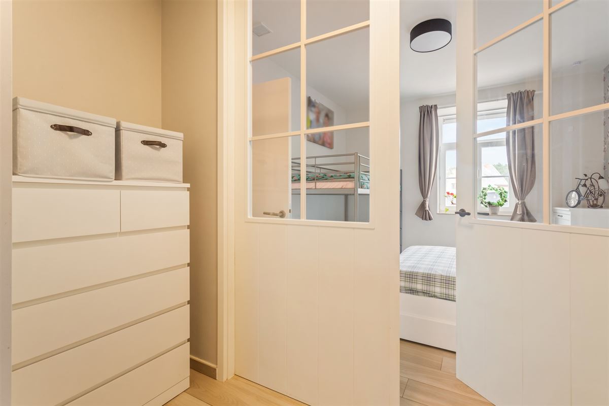 RECENT GELIJKVLOERS APPARTEMENT MET BIJHOREND TERRAS EN RUIME PRIVATE TUIN GELEGEN TE MEERHOUT
