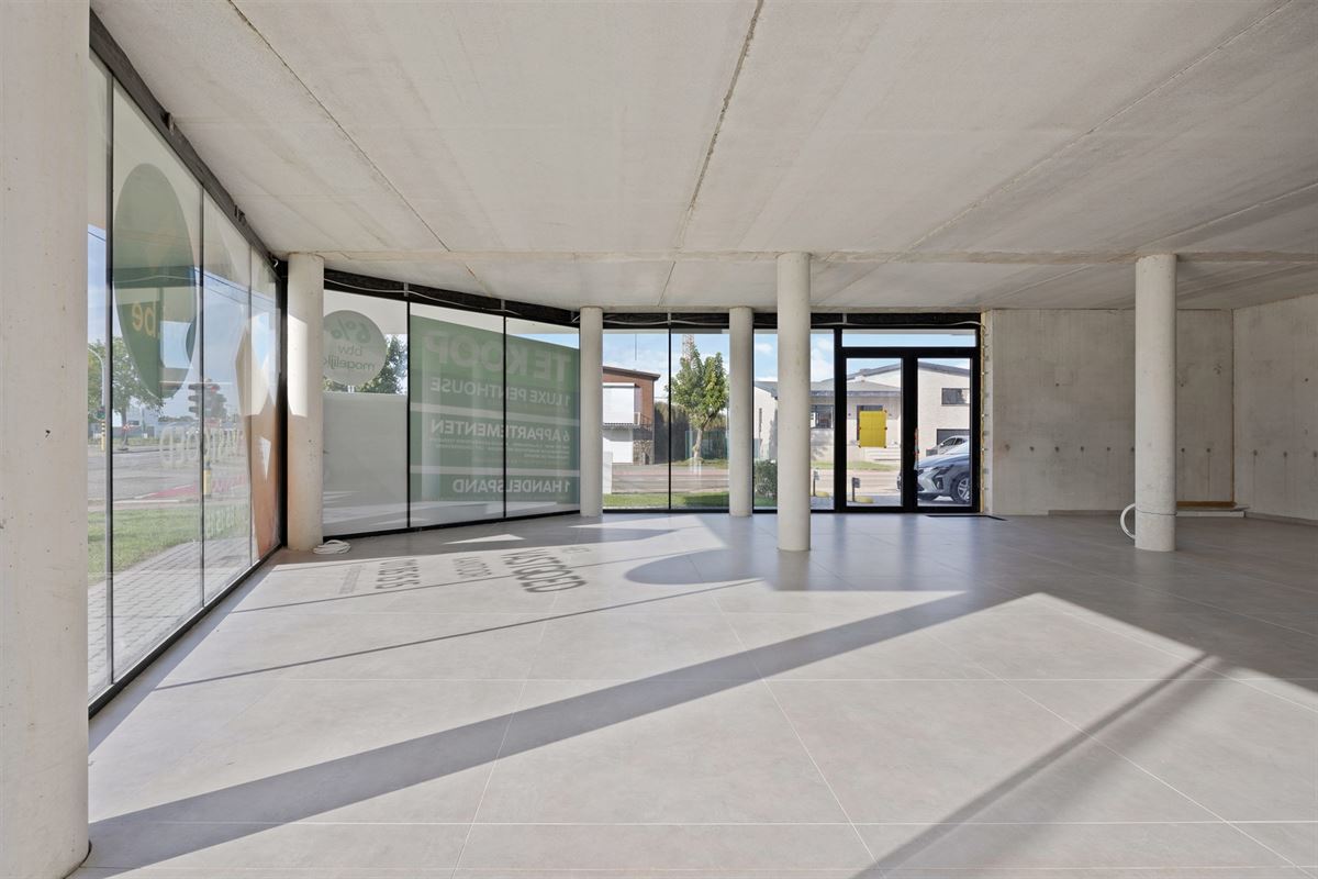 HANDELSPAND VAN 112M² MET 4 AUTOSTAANPLAATSEN OP COMMERCIËLE TOPLIGGING TE BERINGEN!