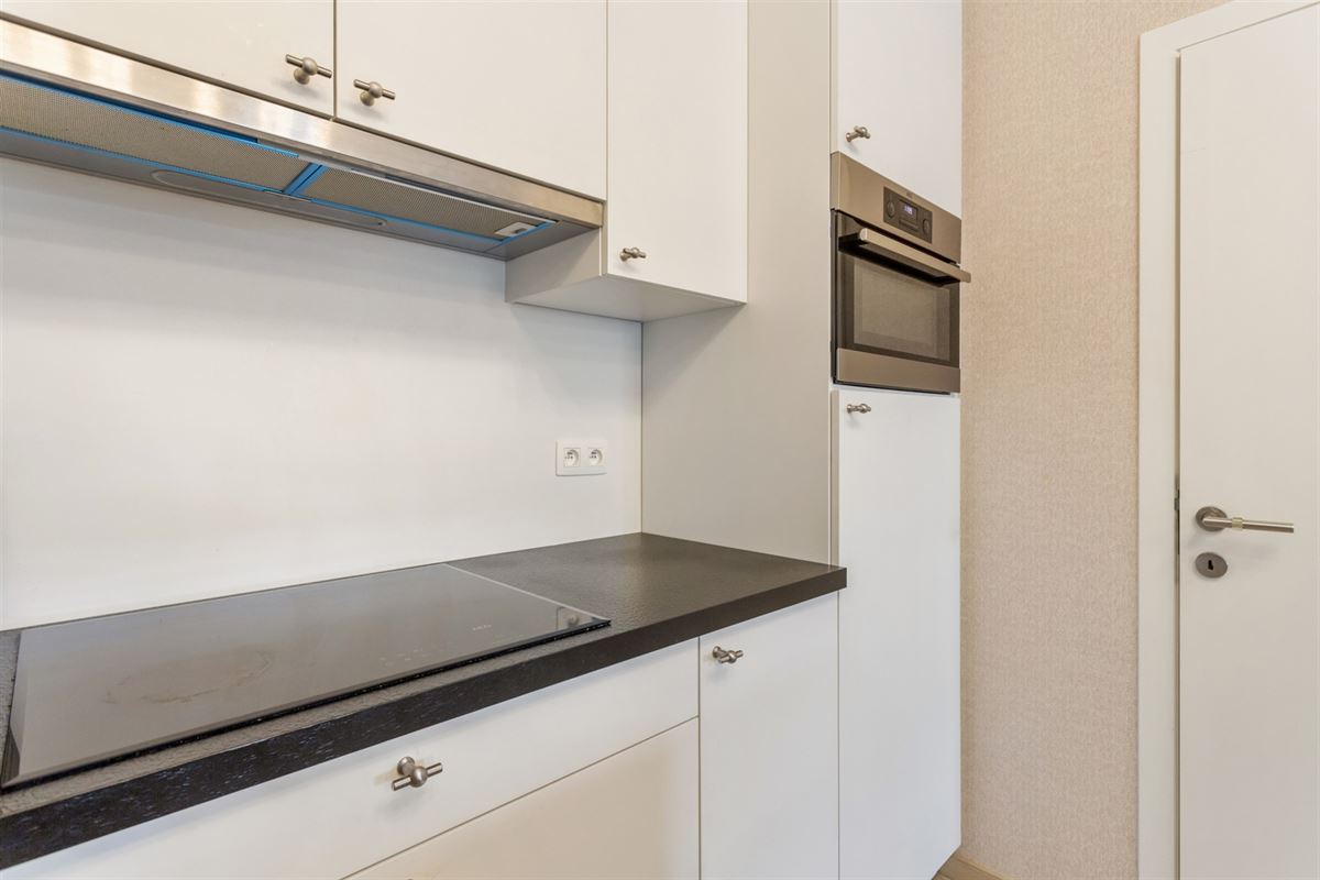 RECENT GELIJKVLOERS APPARTEMENT MET BIJHOREND TERRAS EN RUIME PRIVATE TUIN GELEGEN TE MEERHOUT