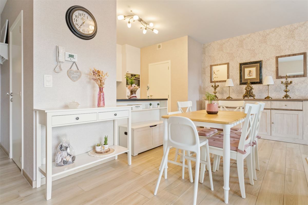 RECENT GELIJKVLOERS APPARTEMENT MET BIJHOREND TERRAS EN RUIME PRIVATE TUIN GELEGEN TE MEERHOUT