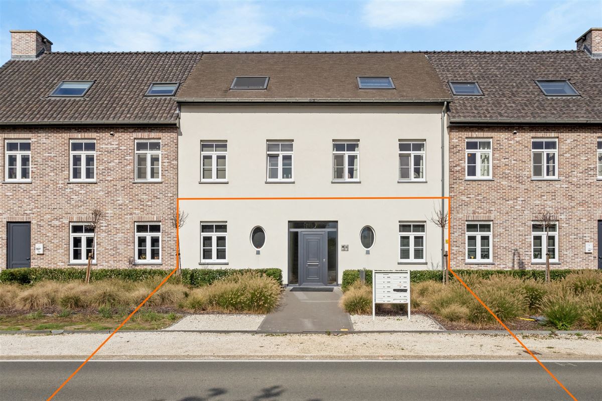 RECENT GELIJKVLOERS APPARTEMENT MET BIJHOREND TERRAS EN RUIME PRIVATE TUIN GELEGEN TE MEERHOUT
