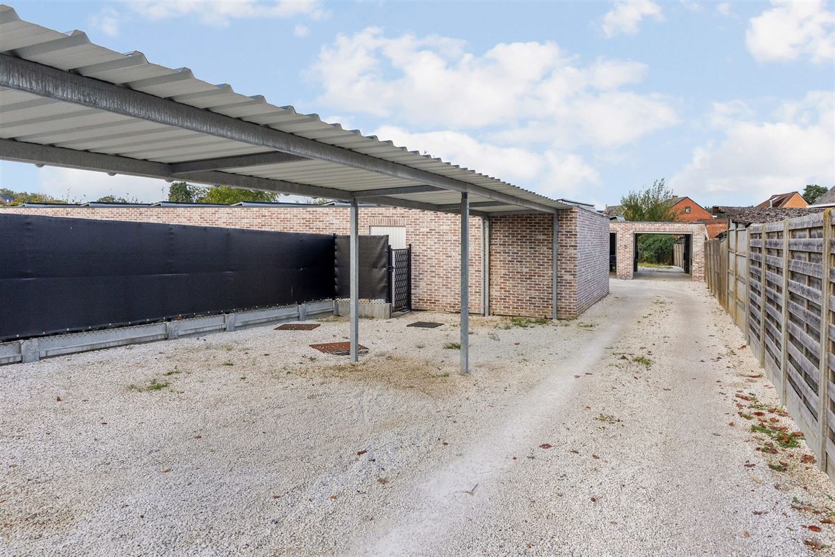RECENT GELIJKVLOERS APPARTEMENT MET BIJHOREND TERRAS EN RUIME PRIVATE TUIN GELEGEN TE MEERHOUT