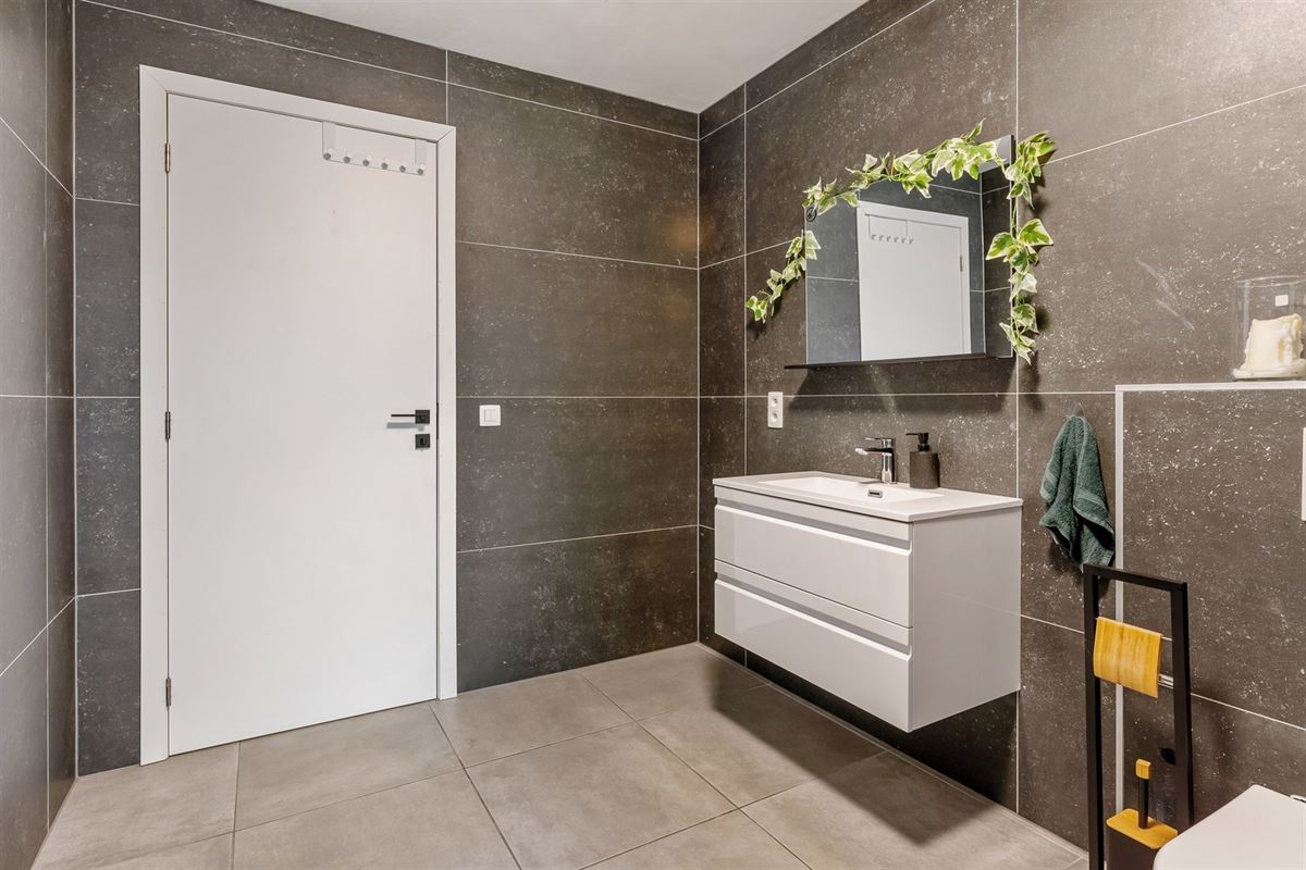 RUIM RECENT APPARTEMENT (2023) MET 2 SLAAPKAMERS TE KORSPEL
