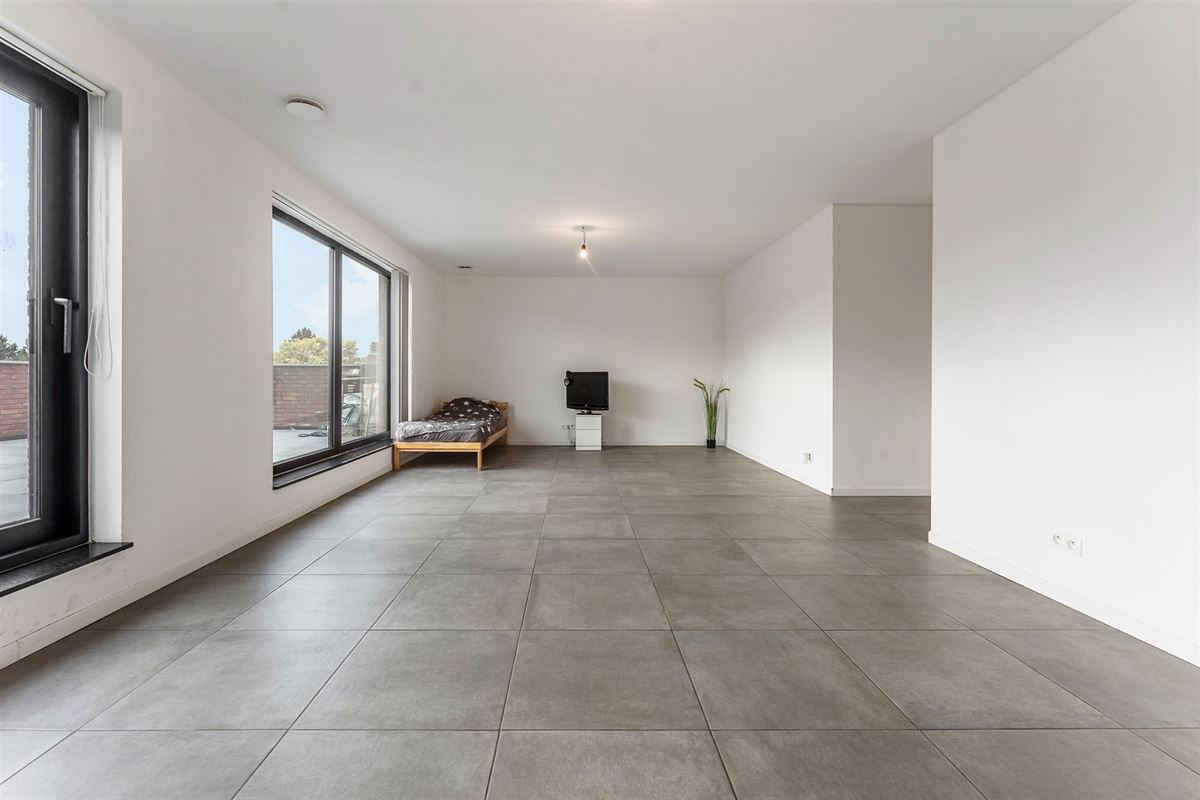 RUIM RECENT APPARTEMENT (2023) MET 2 SLAAPKAMERS TE KORSPEL