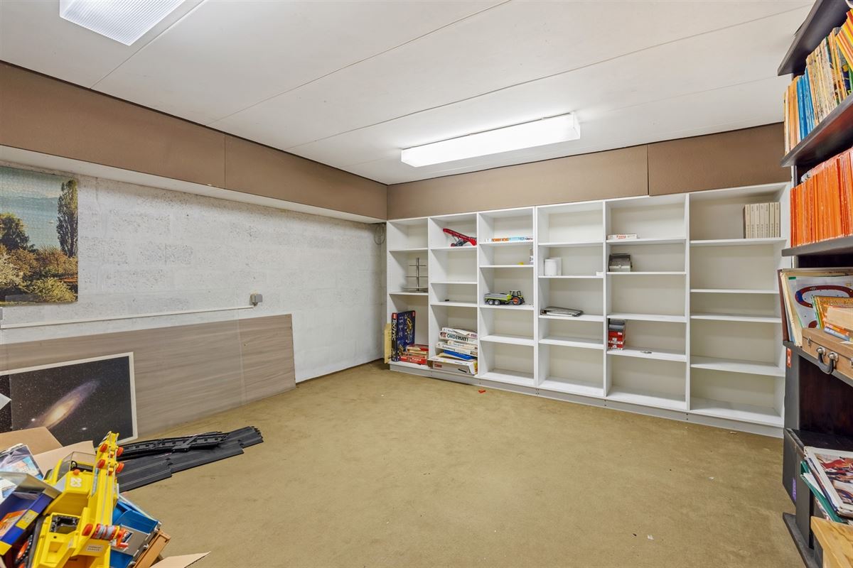 HEEL GOED ONDERHOUDEN WONING MET 3 SLAAPKAMERS UITERST RUSTIG GELEGEN OP EEN PERCEEL VAN 14A TE HEPPEN