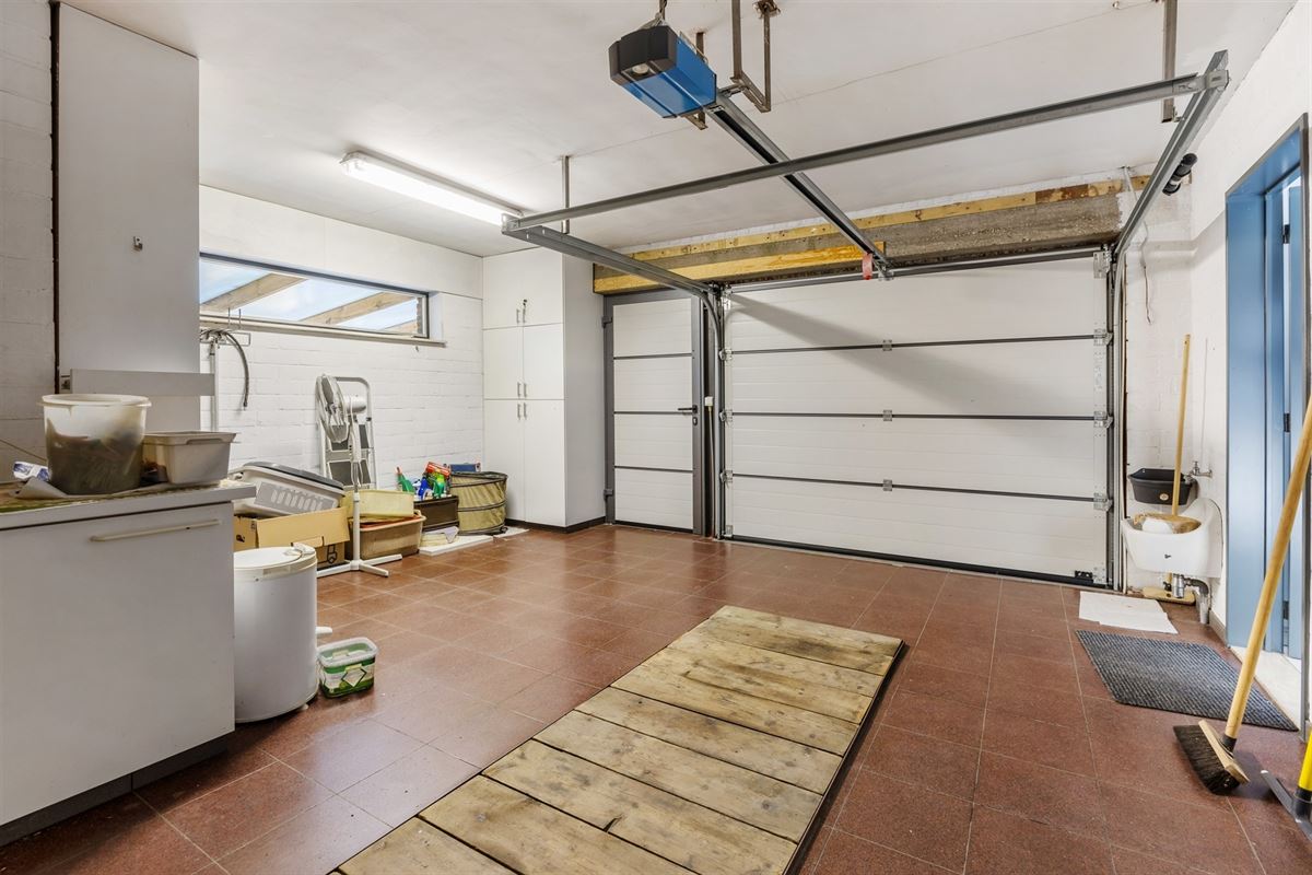 HEEL GOED ONDERHOUDEN WONING MET 3 SLAAPKAMERS UITERST RUSTIG GELEGEN OP EEN PERCEEL VAN 14A TE HEPPEN