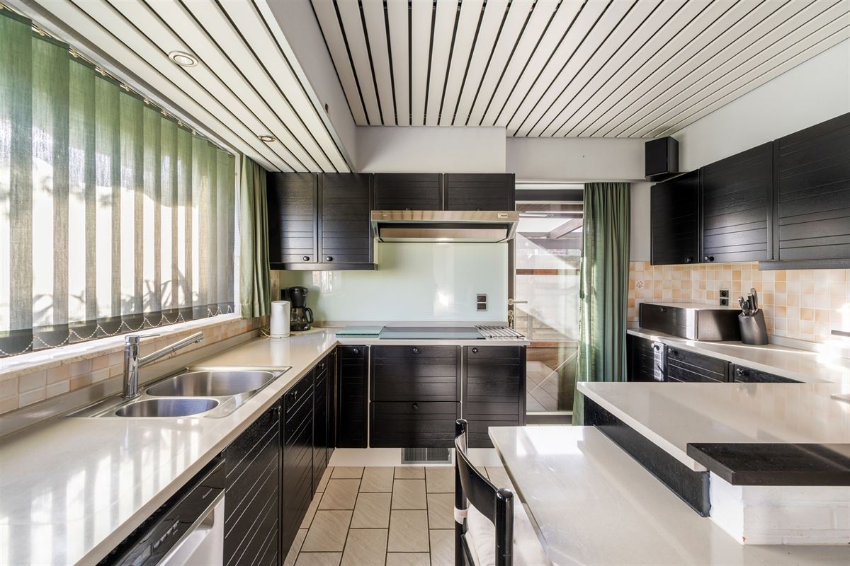 HEEL GOED ONDERHOUDEN WONING MET 3 SLAAPKAMERS UITERST RUSTIG GELEGEN OP EEN PERCEEL VAN 14A TE HEPPEN